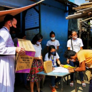 Caption: distribution of food aid in Mandalay, Burma.