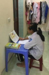 Nguyen-Thi-Minh-Tam studying