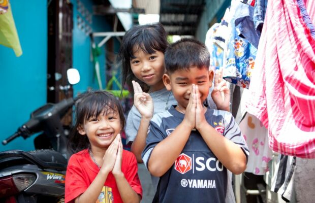 Children in Bangkok slum